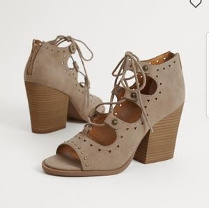 NWOT BKE Sole Heels